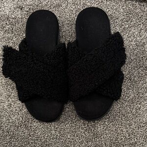 Vionic Black Faux-Sherpa Crossover Slide Sandals - Women